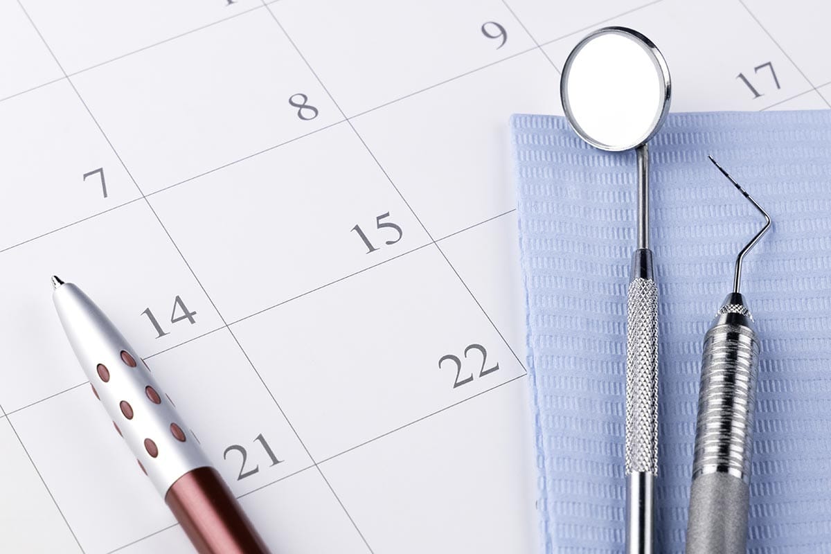 Dental-Care-Is-Available-at-Dentists-Open-On-Saturday making an appointment with a saturday dentist